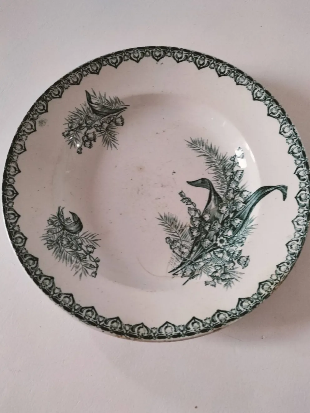 Assiette ancienne Faïencerie Saint-Amandinoise modèle Muguet époque 1900