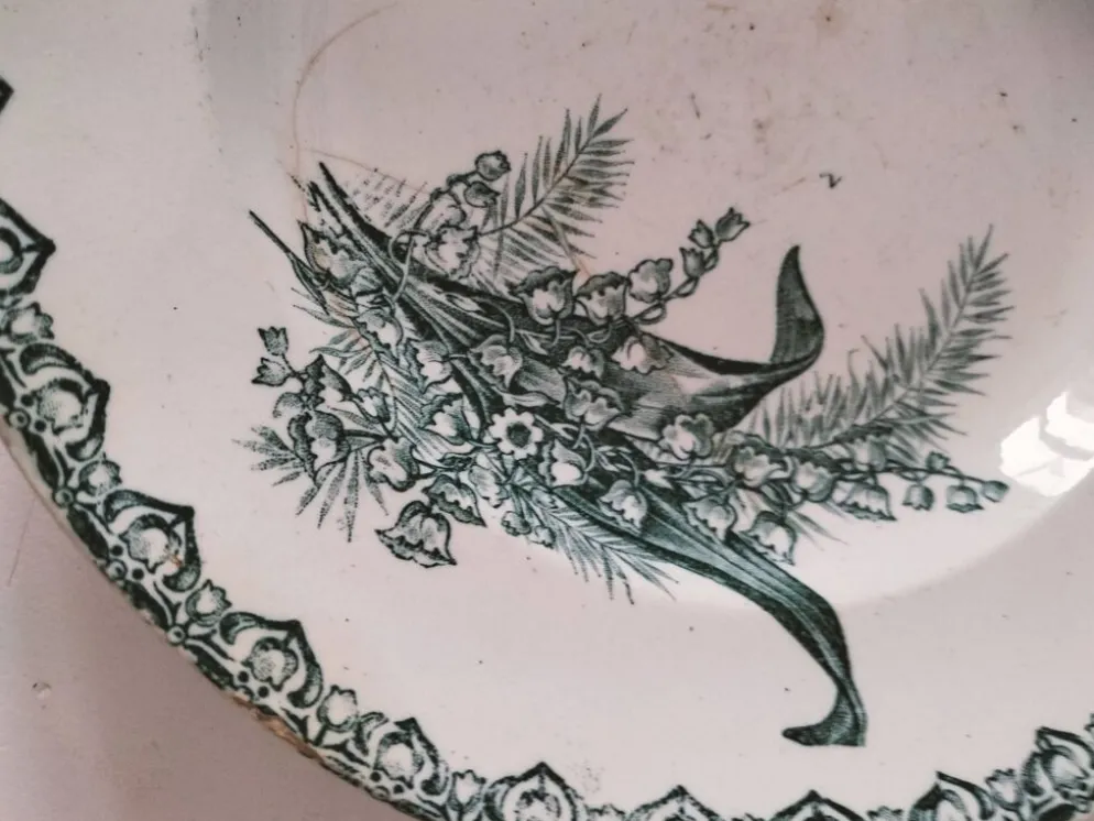 Assiette ancienne Faïencerie Saint-Amandinoise modèle Muguet époque 1900
