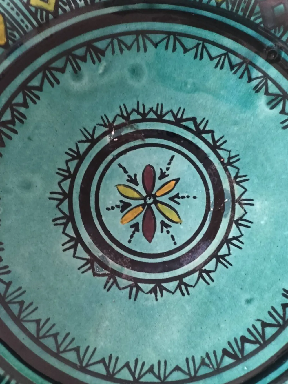 Assiette artisanale marocaine en faïence turquoise – Safi