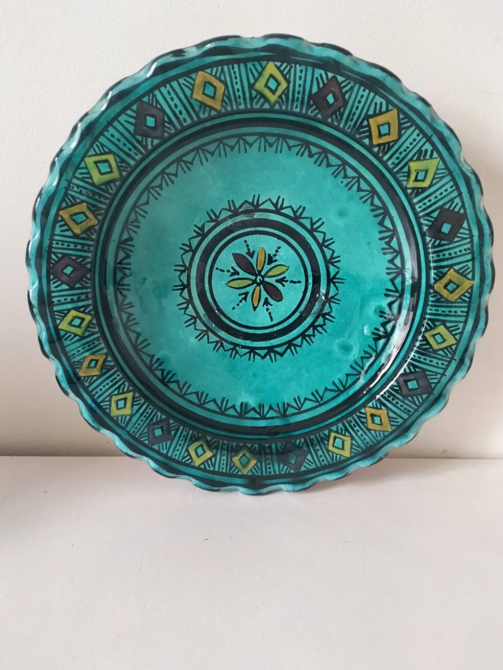 Assiette artisanale marocaine en faïence turquoise – Safi