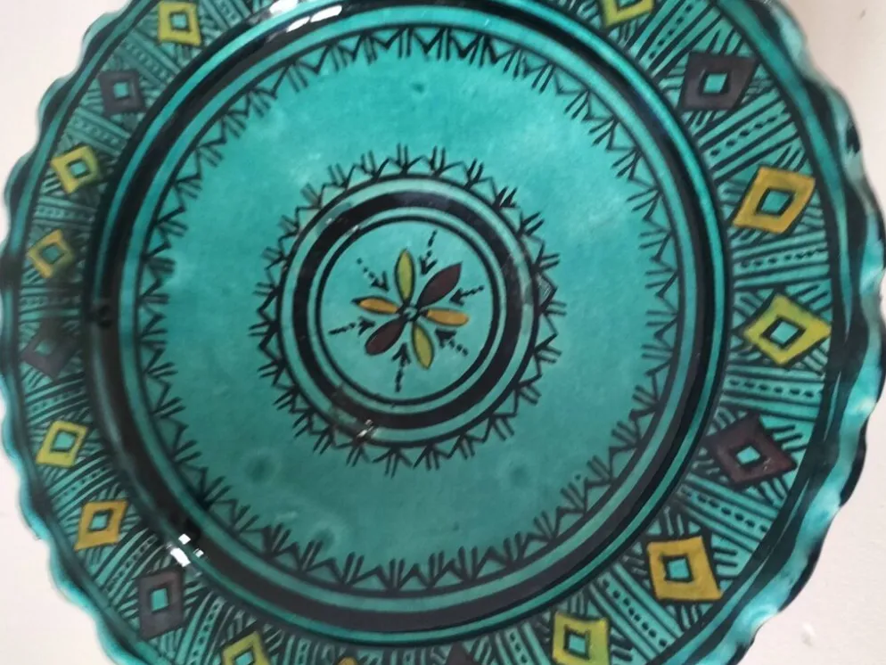 Assiette artisanale marocaine en faïence turquoise – Safi