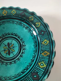 Assiette artisanale marocaine en faïence turquoise – Safi
