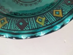 Assiette artisanale marocaine en faïence turquoise – Safi