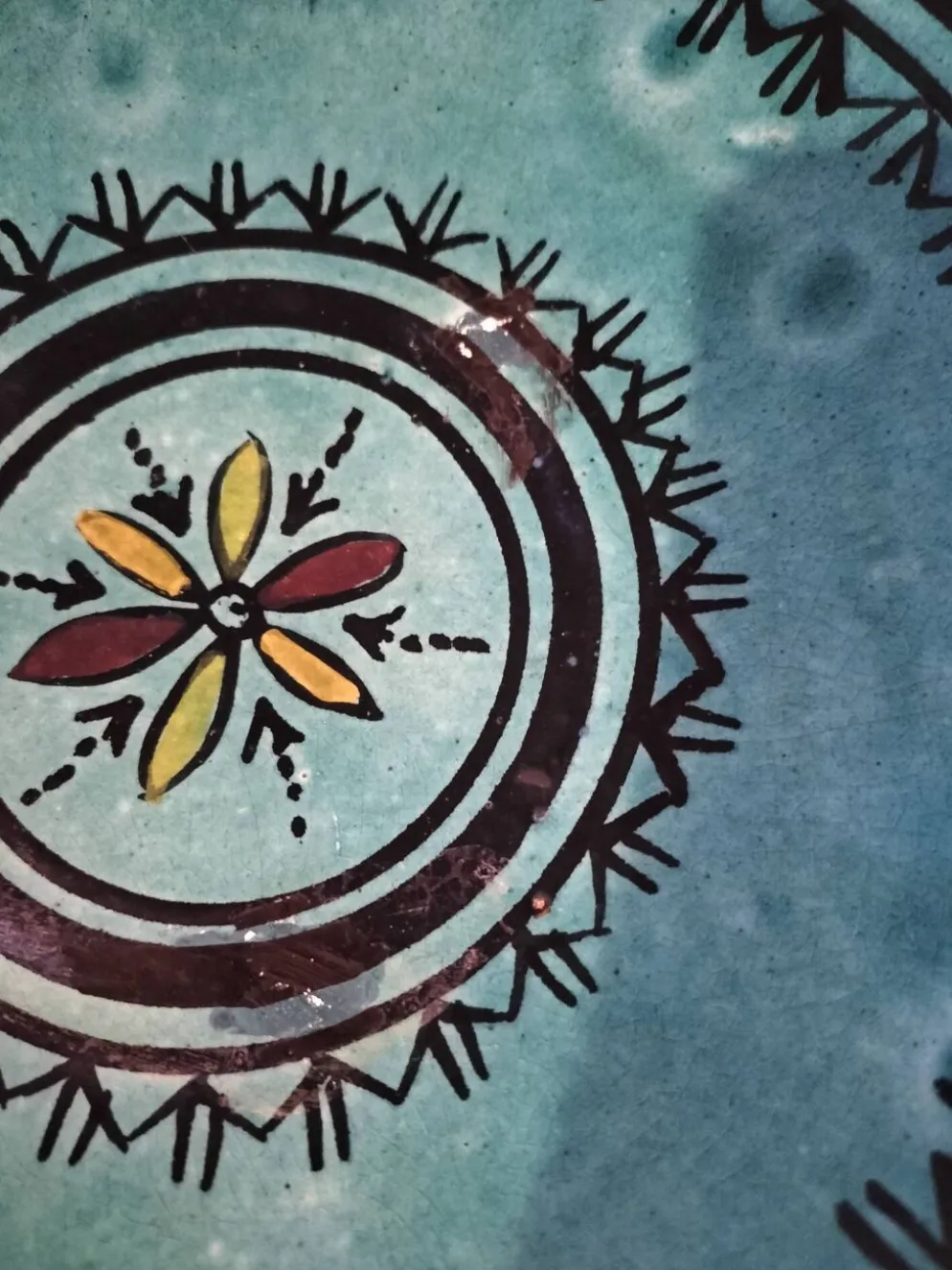 Assiette artisanale marocaine en faïence turquoise – Safi