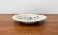 Assiette bol en céramique de studio du milieu du siècle de Wallakra, Suède, années 1960.