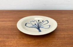 Assiette bol en céramique de studio du milieu du siècle de Wallakra, Suède, années 1960.
