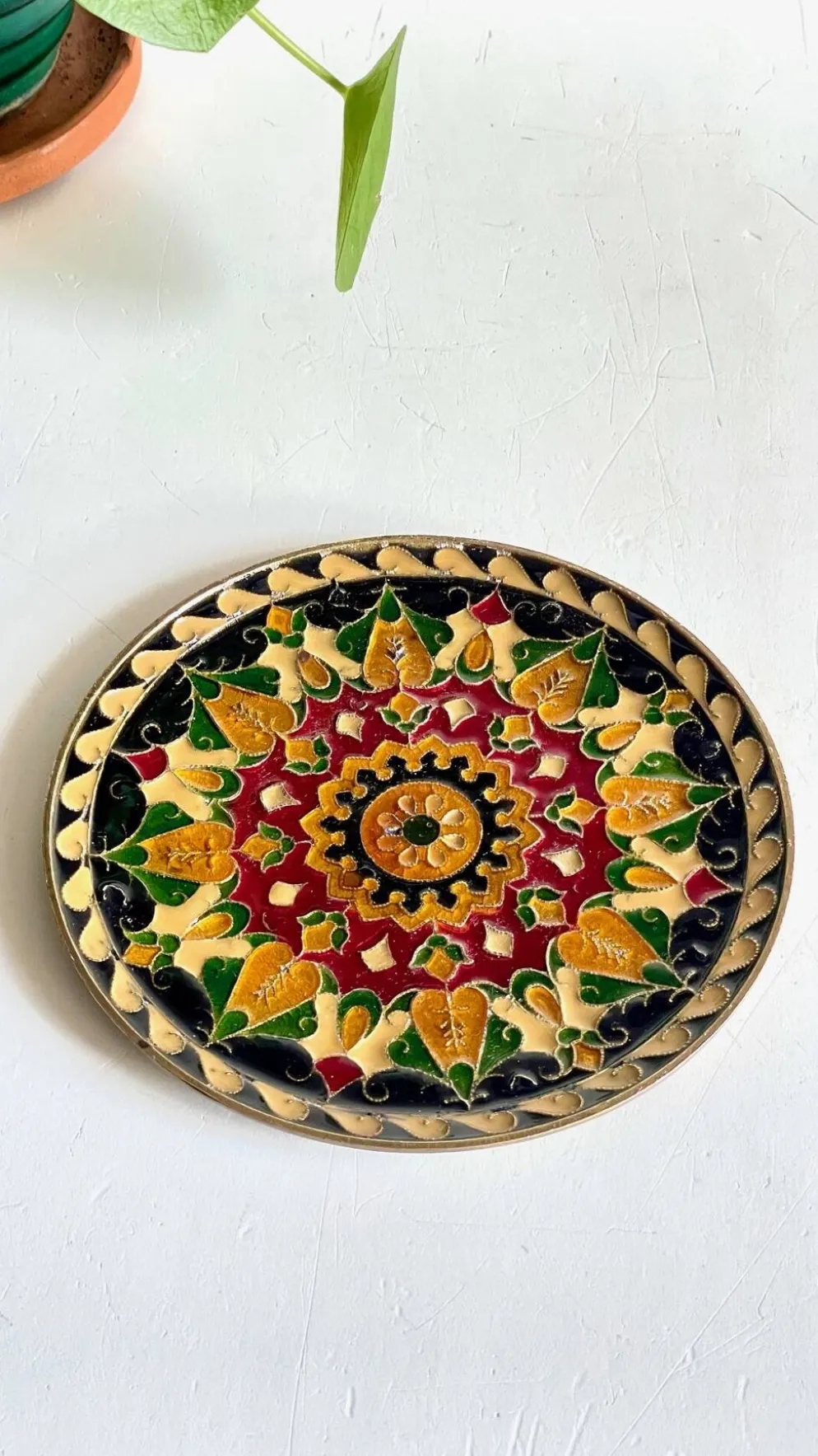 Assiette cloisonnée laiton vintage