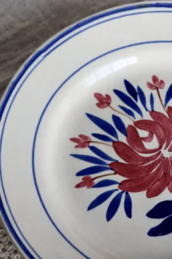 Assiette creuse ancienne faïence de Gien - Décor fleuri rouge et bleu