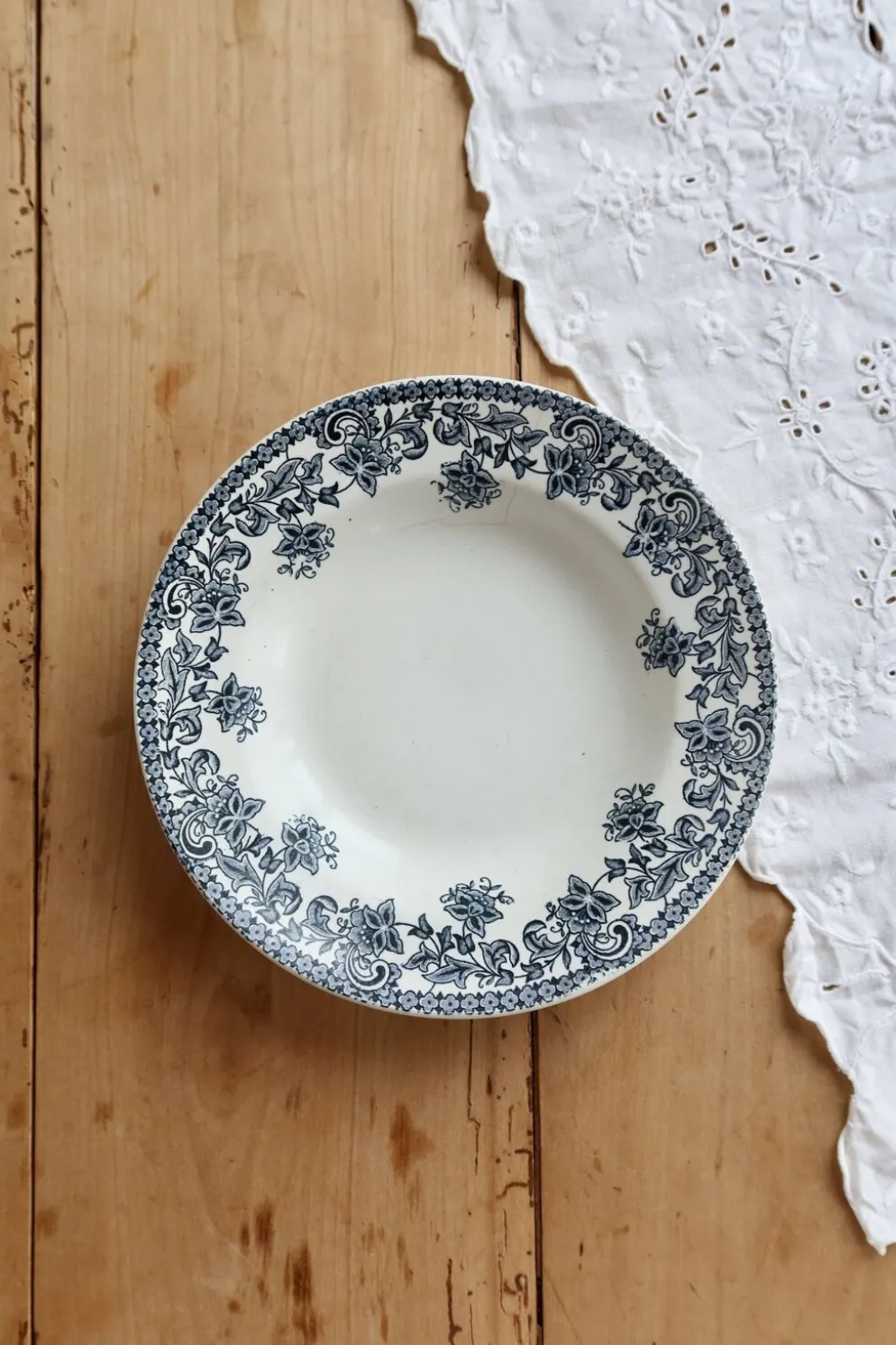 Assiette creuse ancienne terre de fer Saint Amand modèle Jane