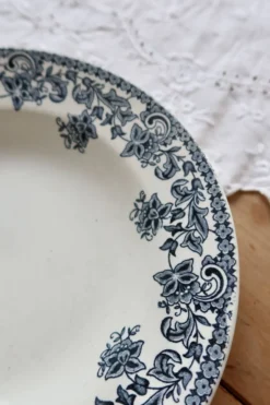 Assiette creuse ancienne terre de fer Saint Amand modèle Jane