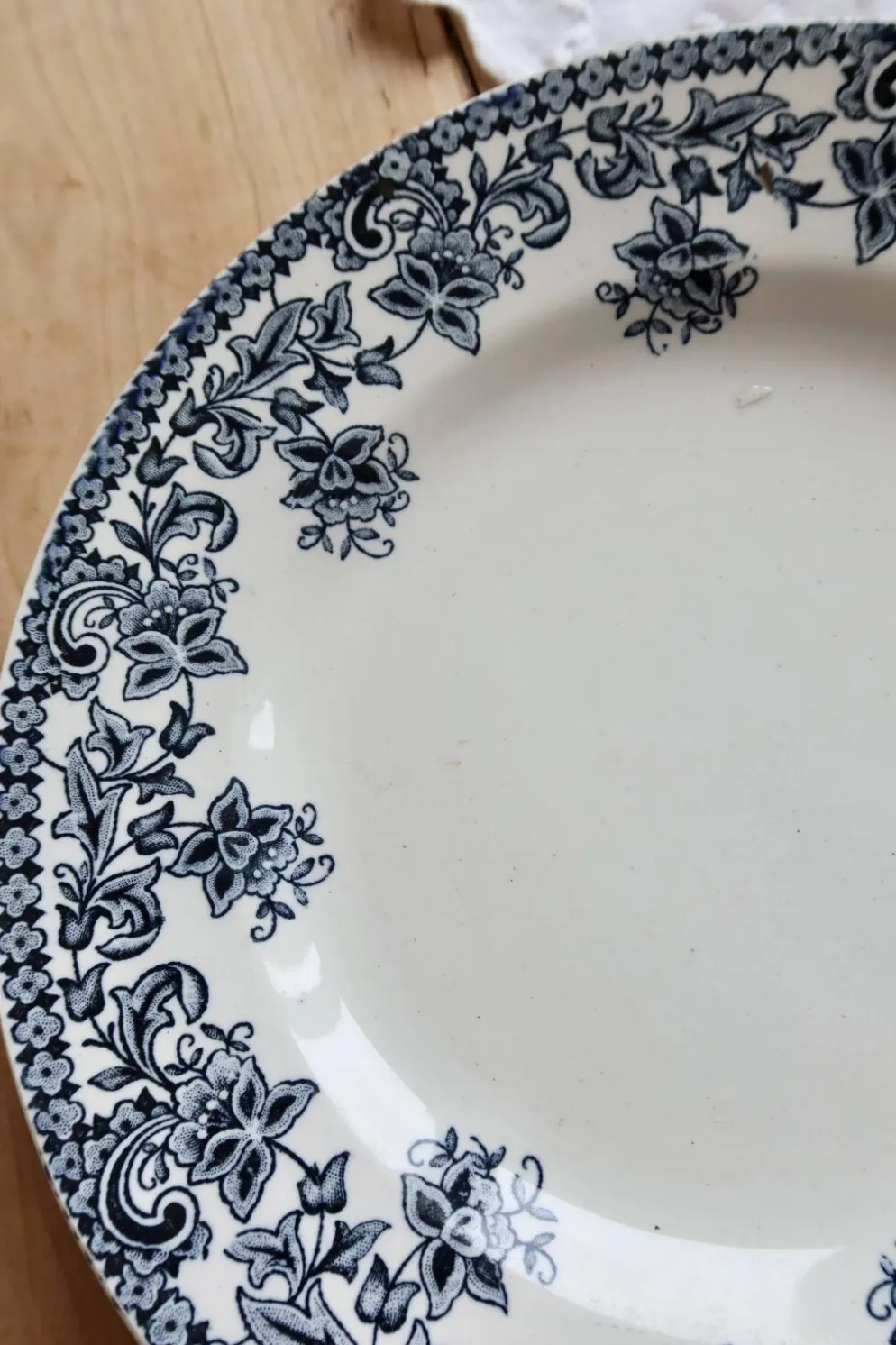 Assiette creuse ancienne terre de fer Saint Amand modèle Jane