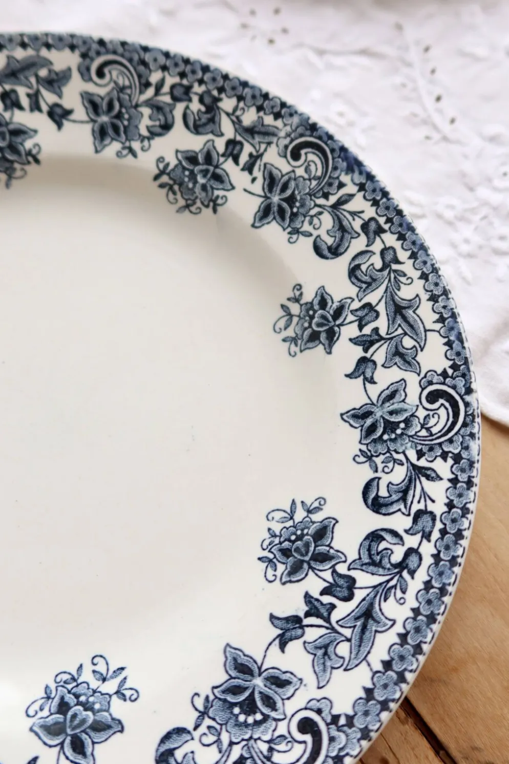 Assiette creuse ancienne terre de fer Saint Amand modèle Jane