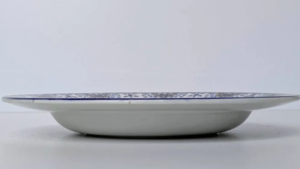 Assiette Creuse en Faïence - Décor "Style Rouen" - Marque JVB - Fin XIXe