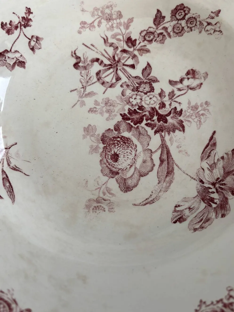 Assiette creuse terre de fer décor floral modèle Fontanges de Sarregue