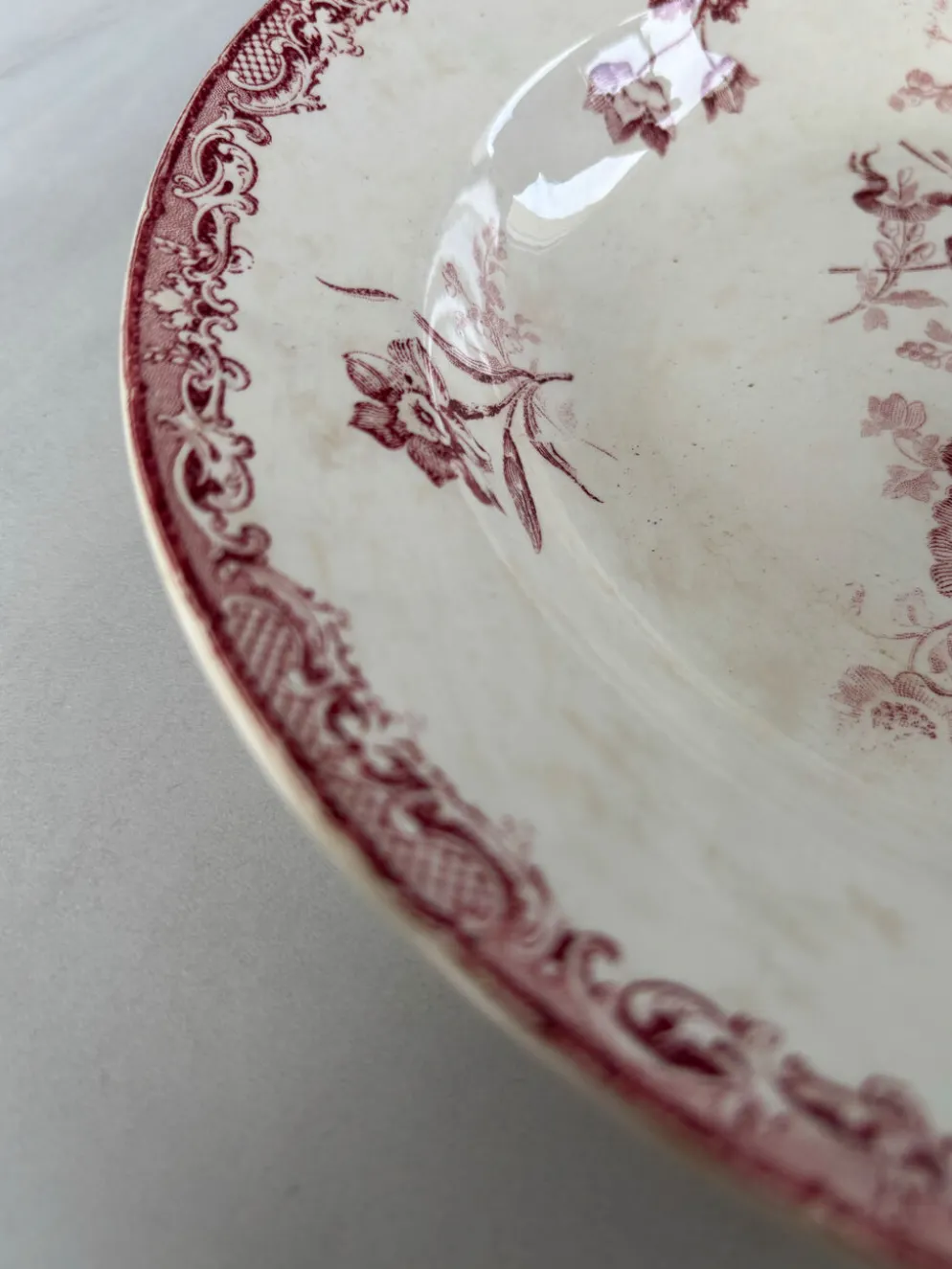 Assiette creuse terre de fer décor floral modèle Fontanges de Sarregue