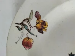 Assiette creuse Terre de Fer HB & Cie décor fleurs des champs 1900-1910