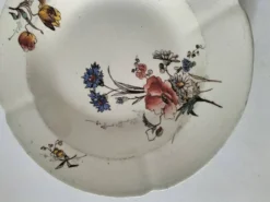 Assiette creuse Terre de Fer HB & Cie décor fleurs des champs 1900-1910