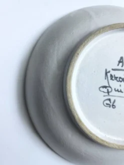 Assiette creuse vintage Keraluc Quimper France G6 plat décor floral bo