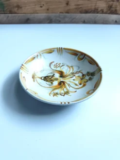 Assiette creuse vintage Keraluc Quimper France G6 plat décor floral bo