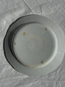 Assiette décorative ancienne IB Quimper à décor floral polychrome D24