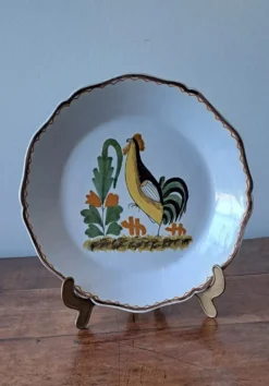 Assiette décorative dans l'esprit 18ème. Décor d'un coq stylisé