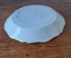 Assiette décorative dans l'esprit 18ème. Décor d'un coq stylisé