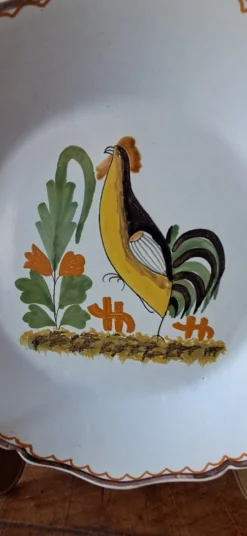 Assiette décorative dans l'esprit 18ème. Décor d'un coq stylisé