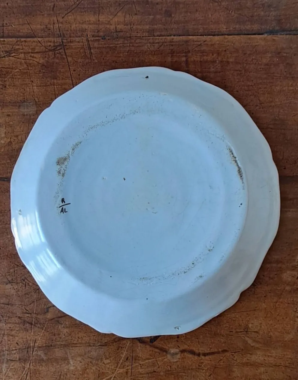 Assiette décorative dans l'esprit 18ème. Décor d'un coq stylisé