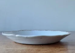 Assiette décorative dans l'esprit 18ème. Décor d'un coq stylisé