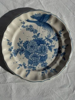 Assiette décorative à motif d'oiseau stylisé D24,5