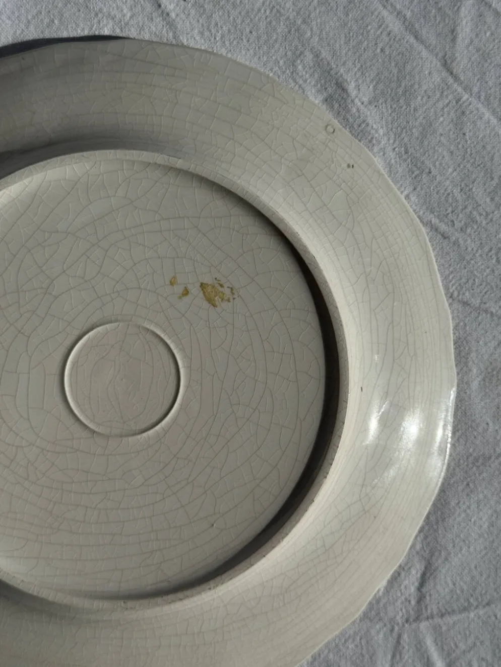 Assiette décorative à motif d'oiseau stylisé D24,5