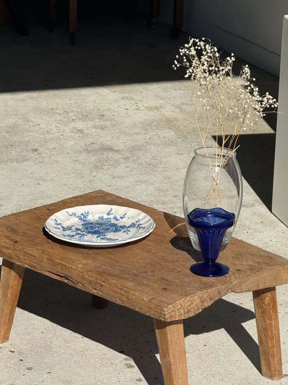 Assiette décorative à motif d'oiseau stylisé D24,5