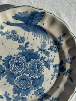 Assiette décorative à motif d'oiseau stylisé D24,5