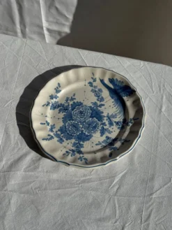 Assiette décorative à motif d'oiseau stylisé D24,5