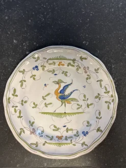Assiette décor moustiers