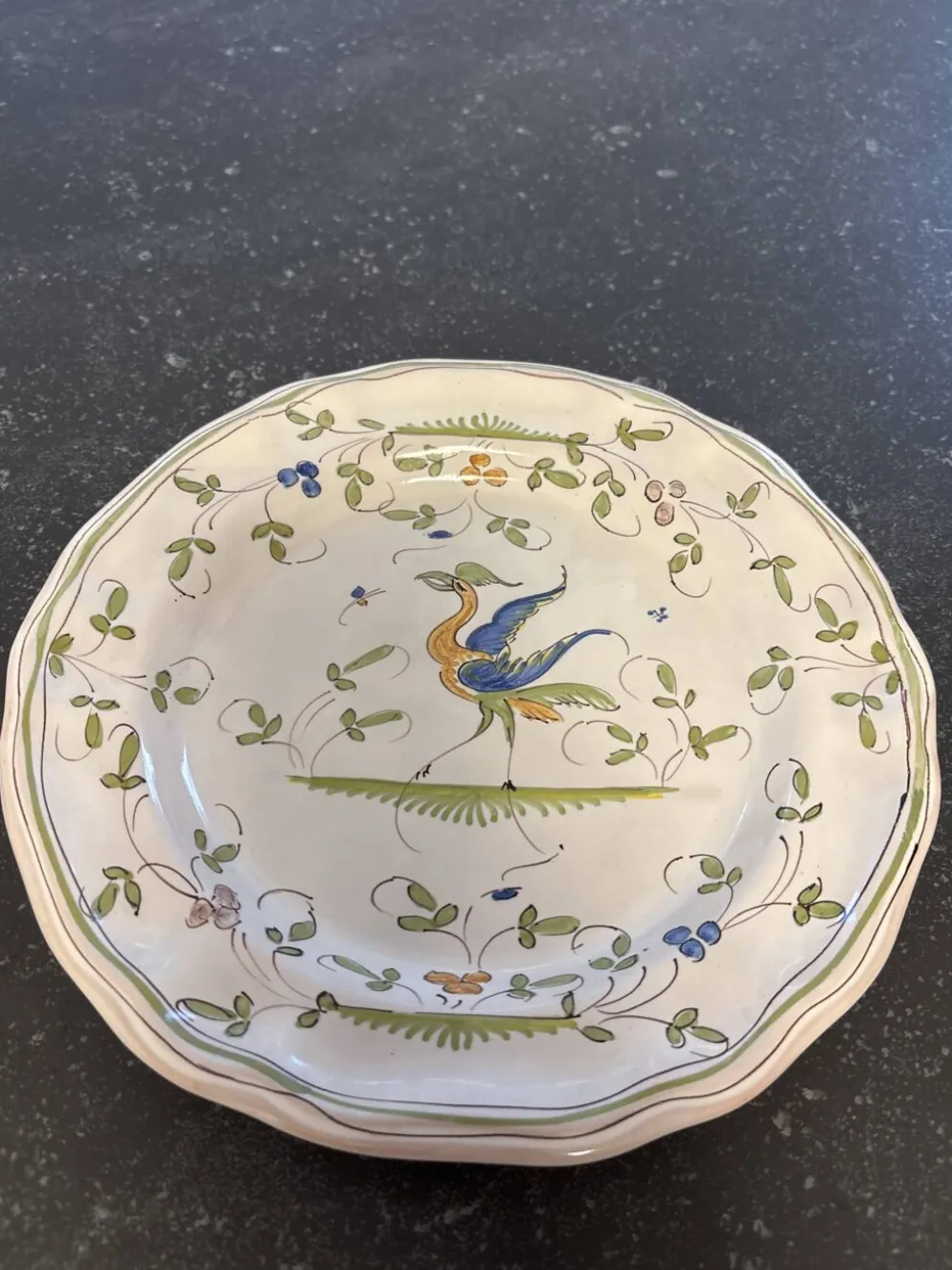 Assiette décor moustiers