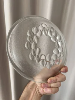 Assiette de service en verre pressé vintage – Design de couronne à bulles