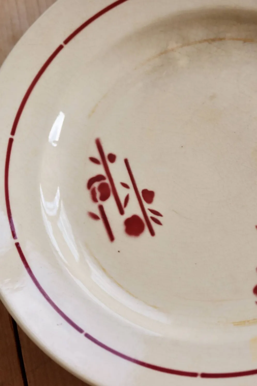Assiette à dessert ancienne terre de fer Saint Amand modèle 211 – Décor flo