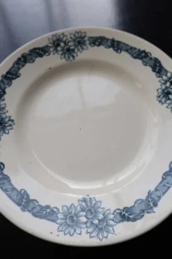 Assiette à dessert ancienne terre de fer Longchamp modèle Denise