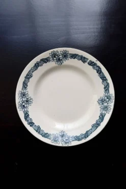 Assiette à dessert ancienne terre de fer Longchamp modèle Denise