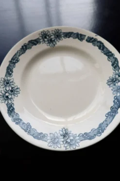 Assiette à dessert ancienne terre de fer Longchamp modèle Denise
