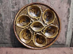 Assiette d’huîtres Français millésimées en Majolique de Saint Clément