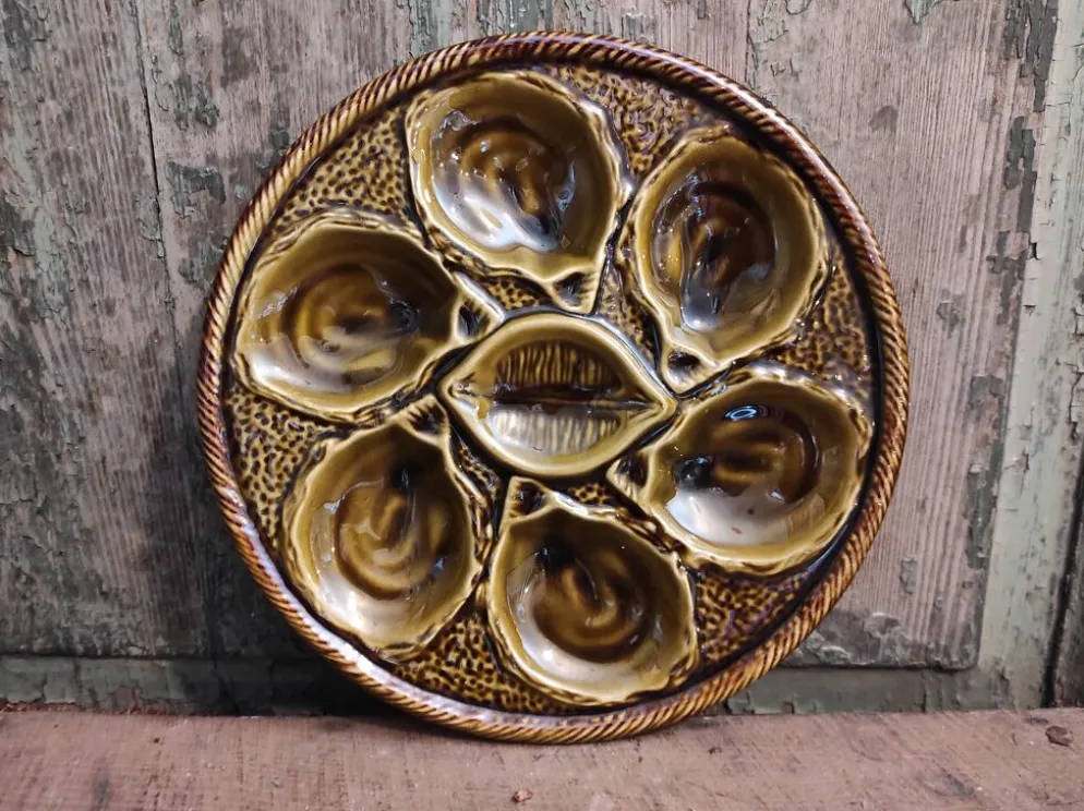 Assiette d’huîtres Français millésimées en Majolique de Saint Clément