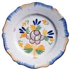 Assiette en faïence à décor fleuri XVIIIème