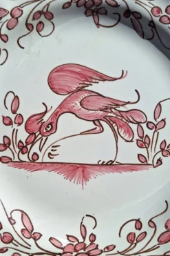 Assiette en faïence à décor Moustiers XVIIIème