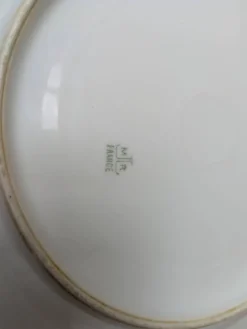 Assiette en porcelaine décor floral avec dorure et relief MR France 25.5cm