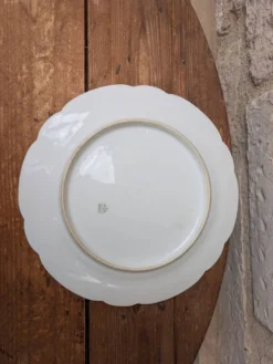 Assiette en porcelaine décor floral avec dorure et relief MR France 25.5cm