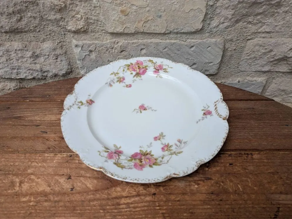Assiette en porcelaine décor floral avec dorure et relief MR France 25.5cm