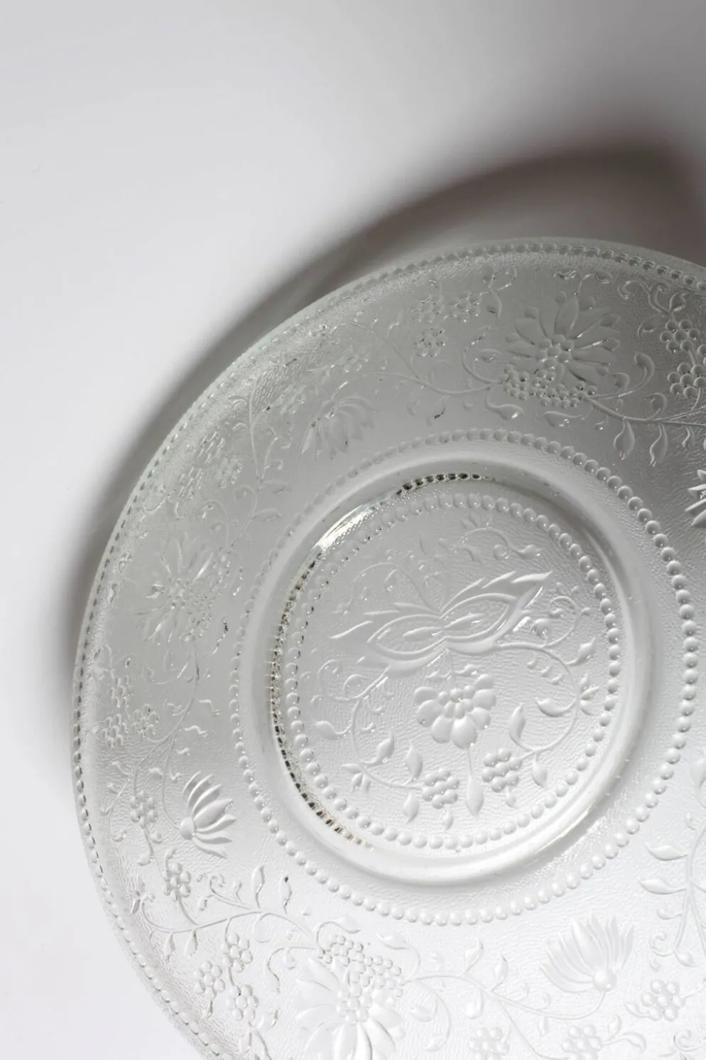 Assiette en verre Cibulak : plat moderne clair du milieu du siècle par Pavel Panek / 1974