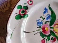 Assiette faïence de l'est St Clément décor tulipe